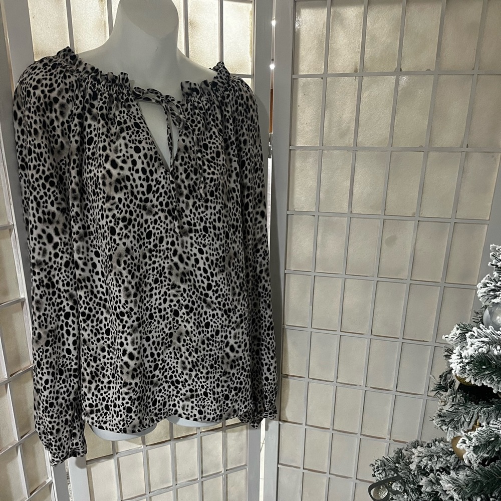 Snow leopard top